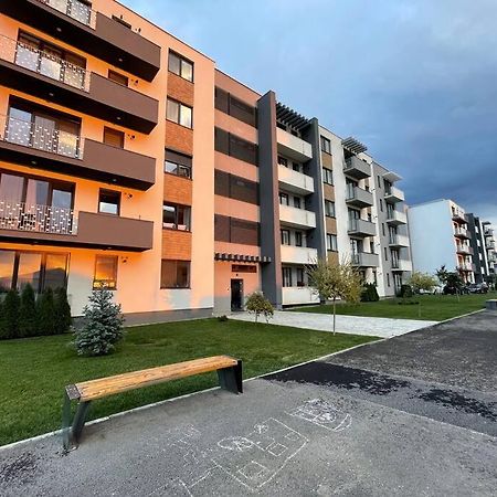 Minimalist Studio Apartment Braşov Exterior foto